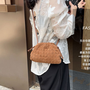 Ventes transfrontalières sacs en daim en cuir véritable tissé pochettes pour femmes sacs à bandoulière en cuir de vachette givré tissé pour femmes - Product Image 5