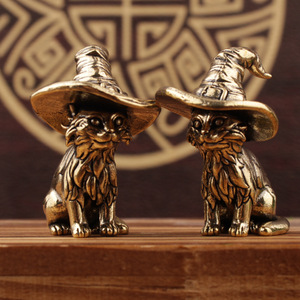 Figura Decorativa de Gato Mágico en Latón, Adorno de Escritorio con Acabado Antiguo, Juguete Decorativo para el Hogar, Estatuilla - Product Image 1