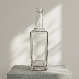 <span class=keywords><strong>Bouteille</strong></span> de <span class=keywords><strong>whisky</strong></span> en verre cristal blanc à <span class=keywords><strong>prix</strong></span> de gros usine, <span class=keywords><strong>bouteille</strong></span> à spiritueux vide à colonne carrée côtelée, 700ml/750ml - Product Image 1