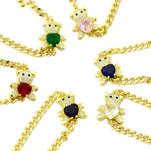 Bracciale in Acciaio Inossidabile con Cristalli a Forma di Orso Natalizio 2025, Design Cartoon alla Moda per Signore - Product Image 3