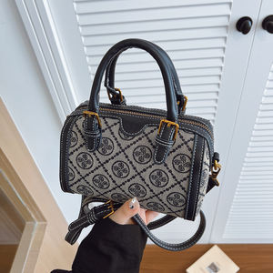 Sac à main pour femme, nouveau style 2026, en matériau PU. Avec un design à motifs géométriques. - Product Image 5