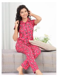 Pyjama pour filles imprimé numériquement, fabriqué en tissu Lycra extensible avec col élégant, doux et confortable pour les enfants à la maison - Product Image 5