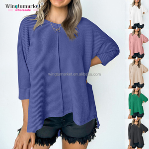 Vente en gros <span class=keywords><strong>T</strong></span>-shirts surdimensionnés solides Col en V Chemisier à manches <span class=keywords><strong>trois</strong></span>-quarts <span class=keywords><strong>T</strong></span>-<span class=keywords><strong>shirt</strong></span> en tricot côtelé texturé gaufré grande taille pour femmes - Product Image 1