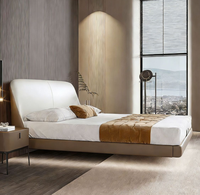 Lit King-size moderne en cuir souple pour hôtel et appartement, avec cadre en bois doré, rembourrage personnalisable et durable, usage commercial