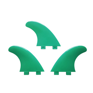 Aileron arrière en plastique vert UPSURF à double languette pour planche de surf et paddleboard - Product Image 1