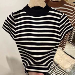 I-0787 Vente en gros Nouvelle collection été Meilleure vente Crop top <span class=keywords><strong>femme</strong></span> à manches courtes, <span class=keywords><strong>col</strong></span> <span class=keywords><strong>roulé</strong></span> ample, tricoté rayé - Product Image 1