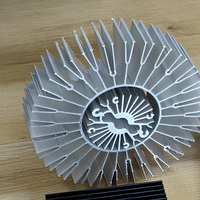 Radiateur extrudé multi-formes usiné CNC pour équipement électronique industriel, dissipateur thermique en aluminium