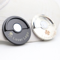 Logo personnalisé détachable Aides de golf en acier inoxydable Marqueur de balle de golf Clip de chapeau Casquette en métal Clip de bord de chapeau avec aimant