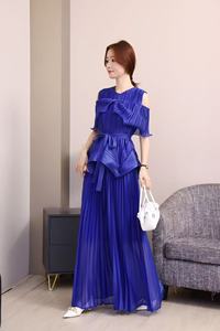 Bộ cộng với kích thước giản dị của phụ nữ-Một bộ trang phục hai mảnh bao gồm áo sơ mi và quần với thiết kế xếp li thanh lịch - Product Image 2