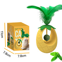 Balle interactive moderne classique à la catnip et plumes, distributeur de nourriture en forme d'ananas, jouet stimulant pour chat contre l'ennui