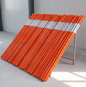 Poteau de signalisation de voie en fibre de verre de 5/16 po x 48 po à haute réflectivité pour extérieur, pour déneigement - Product Image 1