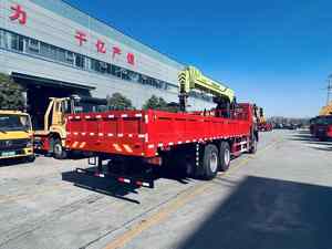 Sinotruk Ho-wo 6x4 Truck-Mounted Crane 14-ton Telescopic <b>Boom</b> Mobile Crane Truck - Product Image 3