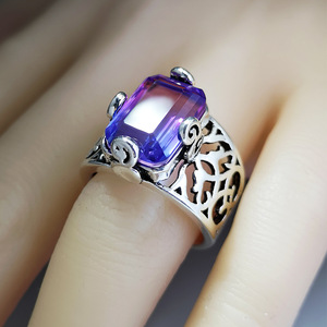 Anello Traforato Floreale Colorato Viola, Anello Vintage alla Moda - Product Image 2