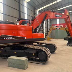 Excavatrice Doosan DX225 robuste, fiable et durable à haute capacité pour l'extraction minière en grande <span class=keywords><strong>fosse</strong></span>, le brisage de roches et le transport - Product Image 3