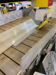 2023 alta eficiencia 4 ejes puente Sierra CNC enrutador 3200*2000mm corte de inglete cualquier dirección usado granito grabado corte PLC - Product Image 6