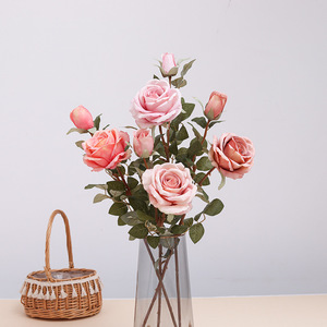 Centre de table de mariage en soie faite à la main, style naturel, décoration intérieure douce, art floral, roses artificielles à bords frisés Anna Rose - Product Image 1