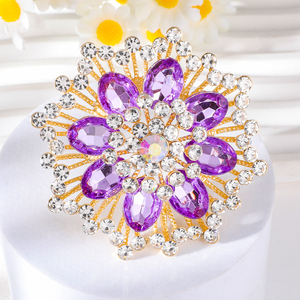 Broche de diseñador de lujo personalizado para mujeres niños perla diamantes de imitación mariposa cristal Rosa corona para bodas hecho de aleación - Product Image 1