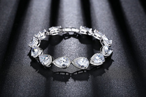 Placcato in lega di rame e platino gioielli di cristallo in argento gioiello strappo con strappo a goccia gioiello elegante da donna bracciale - Product Image 4