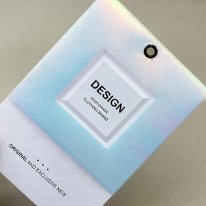 Étiquettes suspendues personnalisées en papier texturé écologique, gaufrées holographiques <span class=keywords><strong>et</strong></span> estampées à chaud, pour vêtements de luxe, sacs <span class=keywords><strong>et</strong></span> chaussures – Vente en gros - Product Image 5