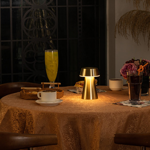 Lampe de table portable en aluminium, design moderne, tête flexible, rechargeable magnétique, télécommande sans fil, pour hôtel, vente en gros - Product Image 4