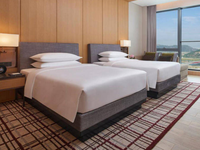 Maßgefertigtes Hampton Inn Hotel Design Schlafzimmer-Möbelset für Hotels - TV-Panel + Couchtisch + Sofa + Kopfteil + Schminktisch
