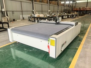 Machine de découpe automatique de fibres de carbone pour matériaux composites - Product Image 4