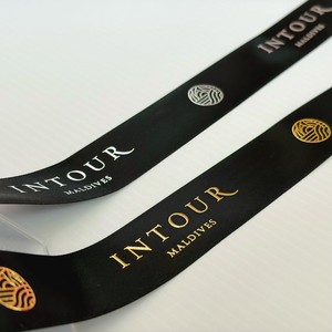 Nastro in Raso di Lusso Personalizzato con Logo 3D Stampato e Stampa a Caldo in Oro per Confezioni Regalo di Natale e Feste di Compleanno - Product Image 6