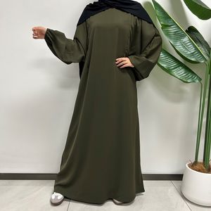 Abaya Nida Modesta con Cremalleras para Lactancia, Elegante Ropa Islámica para Mujeres Musulmanas, Venta al por Mayor en Dubái para Mamás, Abaya Lisa - Product Image 4