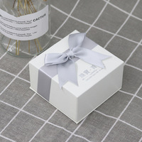 Emballage de bijoux haut de gamme, boîte cadeau carrée rigide en carton gris, impression de logo couleur personnalisée, utilisation artisanale