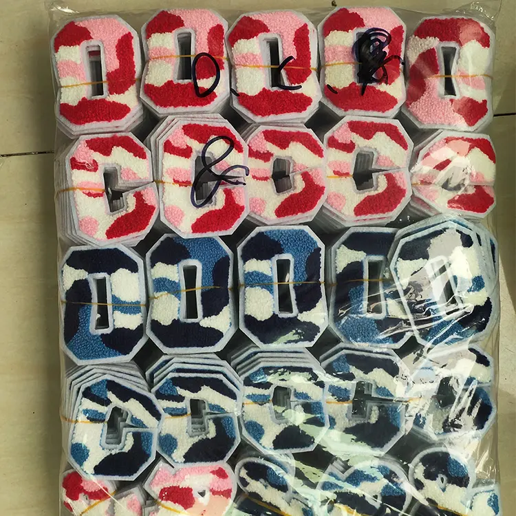 Fabbrica personalizzato asciugamano ricamato camouflage ciniglia lettere alfabeto ferro su toppe per vestiti felpe con cappuccio Patch