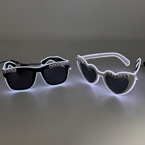 Néon lumineux LED juste marié lunettes pour mariée marié lunettes rougeoyantes décor de fête de mariage éclairer lunettes de soleil accessoires Photo - Product Image 5