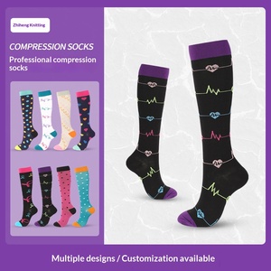 Usine de fabrication de chaussettes de compression sportives, chaussettes de ski montantes au-dessus du genou, bas élastiques, chaussettes de compression en nylon tricoté à pois - Product Image 2