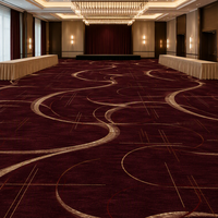 Moquettes murales en nylon à motifs rouges pour salle de bal d'hôtel, idéales pour les grands projets de salles de mariage