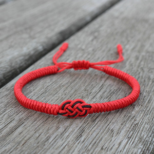 Bracelet en corde tibétaine tissé à la main, réglable, nœud porte-bonheur, corde noire et rouge, pour hommes et femmes - Product Image 2
