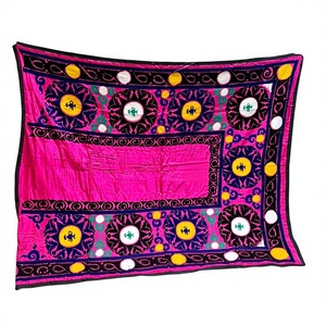 Couverture brodée traditionnelle, couverture en patchwork artisanale, couverture brodée ethnique, couverture décorative faite à la main, couverture florale traditionnelle - Product Image 3