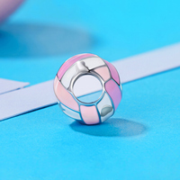 Breloque de volley-ball plaquée argent avec design de balle en émail rose, bijou unisexe, cadeau