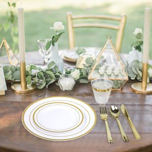 Ensemble de vaisselle jetable haut de gamme 150 pièces avec bord doré, assiettes blanches robustes, couverts et gobelets dorés pour mariage et événements en gros - Product Image 4