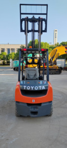 Montacargas Toyota 30 de 3 Toneladas Usado Original de Japón con Mástil para Contenedores y Desplazador Lateral, Buen Rendimiento, Precio Bajo - Product Image 2