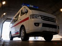 Camions d'ambulance certifiés avec équipement médical remis à neuf et fonctionnalités modernisées pour un transport d'urgence économique