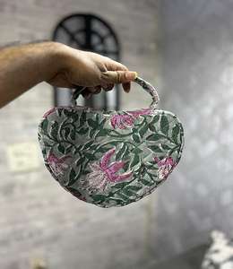 Bolsos de mano casuales impermeables de cuero PU portátiles para mujer con forro de poli gamuza y cierre de cremallera hechos a mano - Product Image 3