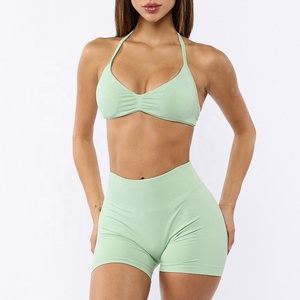 Completo Sportivo <span class=keywords><strong>da</strong></span> <span class=keywords><strong>Donna</strong></span> <span class=keywords><strong>Taglie</strong></span> <span class=keywords><strong>Forti</strong></span> con Logo Personalizzato, Top Halter Arricciato e Pantaloncini Traspiranti per Yoga e Fitness - Product Image 4