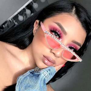 Lunettes de soleil de luxe vintage pour femmes 2020, monture petite, œil de chat, lunettes de soleil en strass pour femmes - Product Image 1