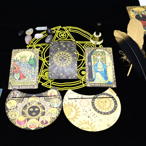 Nouvel ensemble de cartes de tarot en PVC avec tapis d'autel, sac de rangement, guide et jeu de table en plastique imperméable pour la vente en gros - Product Image 3