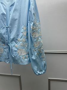 Camisa de Manga Larga Estilo Francés para Mujer, Blusa Elegante con Bordado Floral Azul, Corte Holgado y Ajustado - Product Image 4