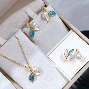 ชุดเครื่องประดับแฟชั่นขายส่งราคาพิเศษสำหรับผู้หญิง สร้อยคอเส้นเล็กประดับมุกน้ำจืด วัสดุหลักทำจากทองแดง - Product Image 1