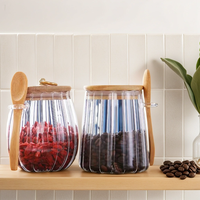 Kaleng dapur dengan tutup bambu kedap udara pegangan logam bergaris kaca biji kopi kendi penyimpanan kacang dengan sendok