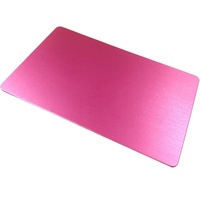 Produsen Grosir Kartu Kredit Logam Berwarna dari Paduan Aluminium 86 X 54 X 0.8mm Papan Nama Tebal Berukir