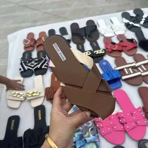 Sandali piatti da donna in PU, leggeri, estivi, economici, per l'esterno, disponibili in vari colori e taglie, abbinabili a tutto, in PVC, per stock in eccesso - Product Image 5