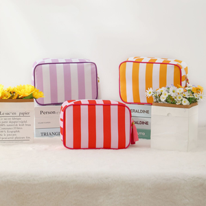 Sac de <span class=keywords><strong>maquillage</strong></span> personnalisé avec logo monogramme, broderie à glands, trousse de toilette de voyage en plein air avec fermeture éclair, sac cosmétique rayé, étui pour femmes, <span class=keywords><strong>cadeau</strong></span> - Product Image 3