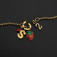 eManco RVS DIY Ketting Y2K Stijl Fruit Letterhanger met Rode Aardbei Initiaal Charm Sieraden Groothandel